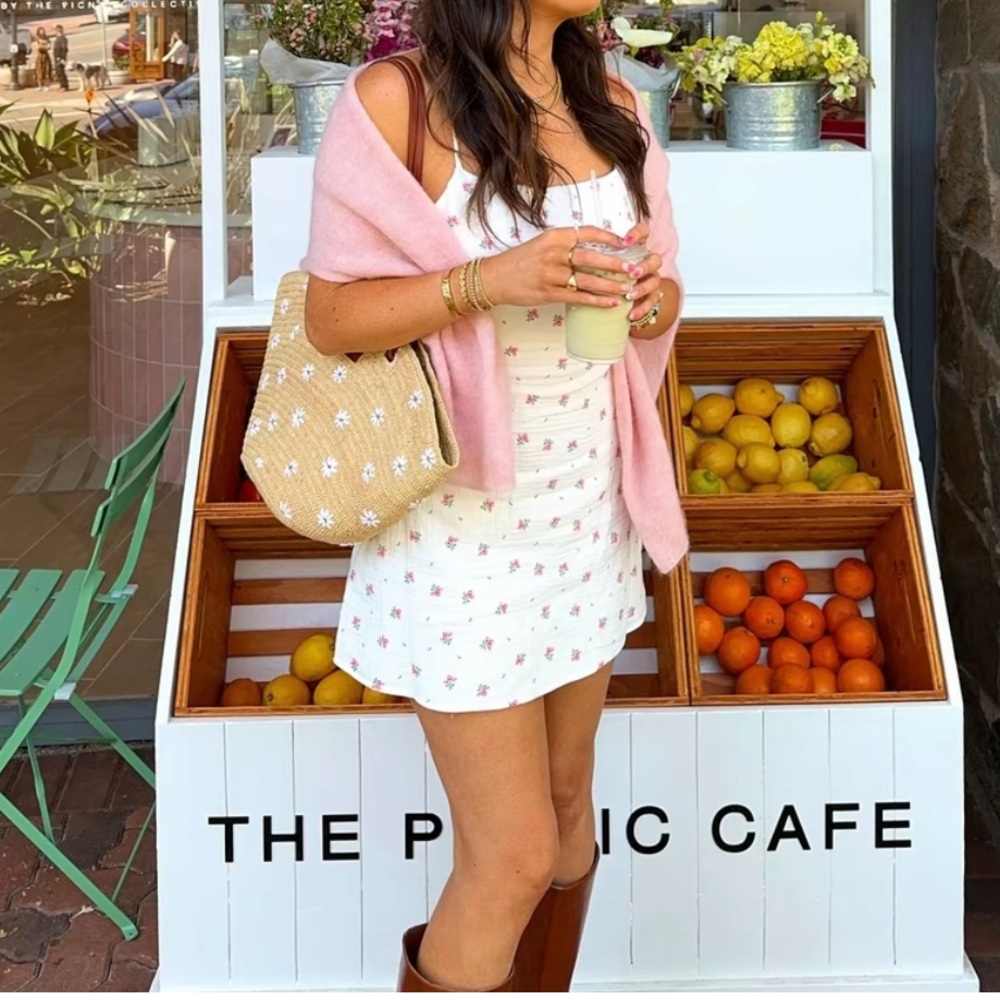 CITY BEACH ROSE DRESS - Picture 4 of 9
